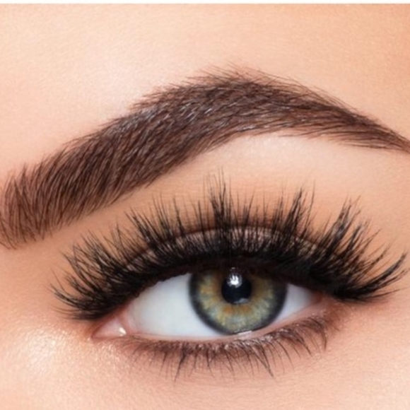 Flirty Lash Kit - Picture 3 of 3